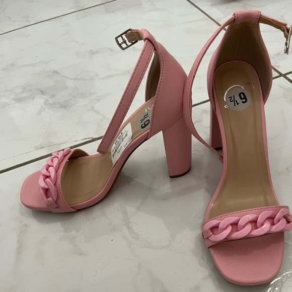 Pink high heel shoes - Picture 3 of 4